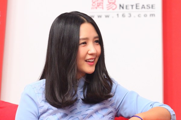 专访何洁