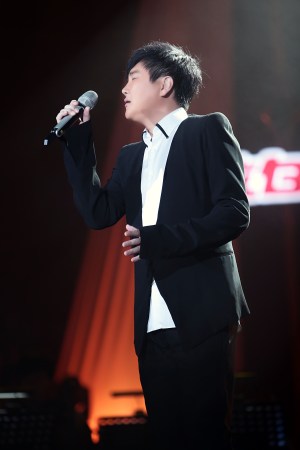 孙楠致敬齐秦高难度歌曲  走心演绎被赞