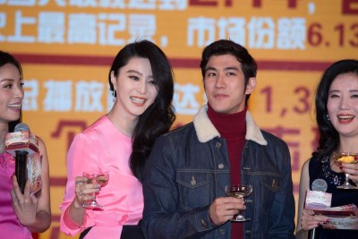 《武媚娘传奇》庆功宴 范冰冰李治廷亲密互动李晨缺席
