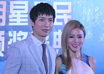 丁当陈楚生亮相明星公民盛典 为许晴颁奖