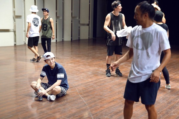 鹿晗排舞花絮照曝光 Shaun Evaristo助阵