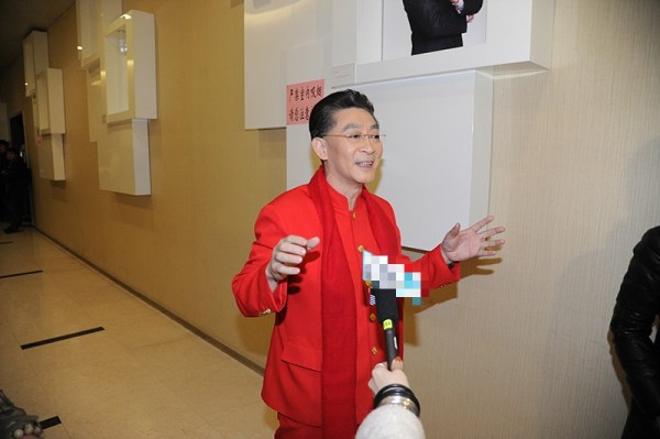 六小龄童北京春晚直播变装