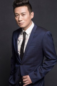 “枪王”徐洪浩写真曝光 化身儒雅魅力型男