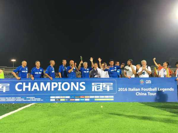 足球友谊赛：中国元老3-2意大利传奇