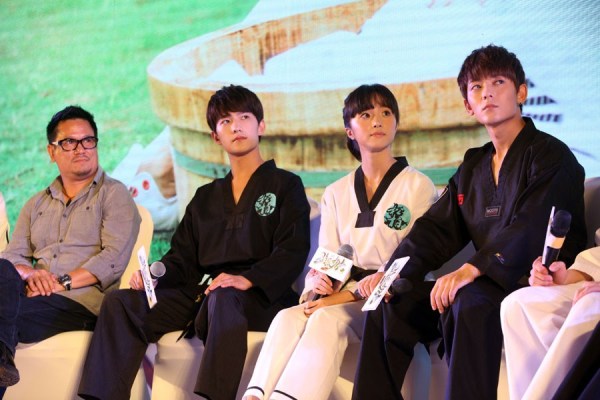 《旋风少女》开播 陈翔基情弹唱"示爱"杨洋