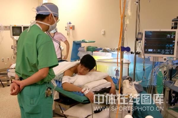 组图:刘翔跟腱手术图片公布 术中全程录像